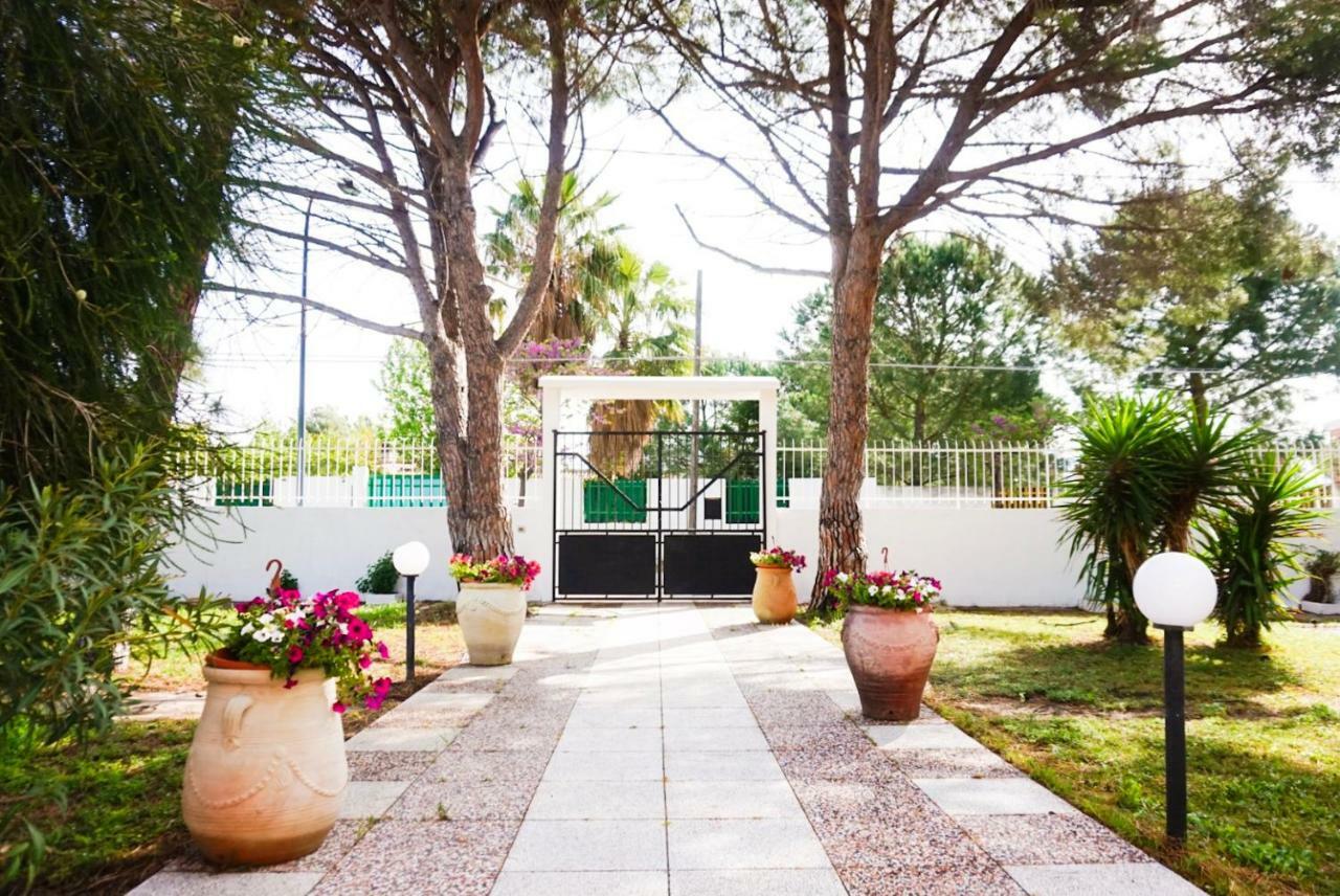 Villa Aurelia - Seafront Apartment With Terrace Quartu Sant'Elena Exterior photo