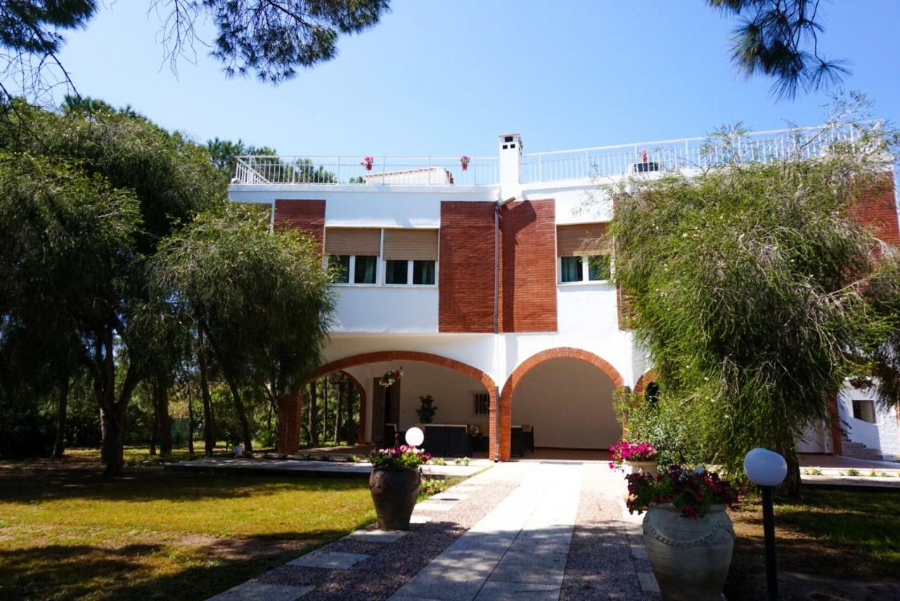 Villa Aurelia - Seafront Apartment With Terrace Quartu Sant'Elena Exterior photo